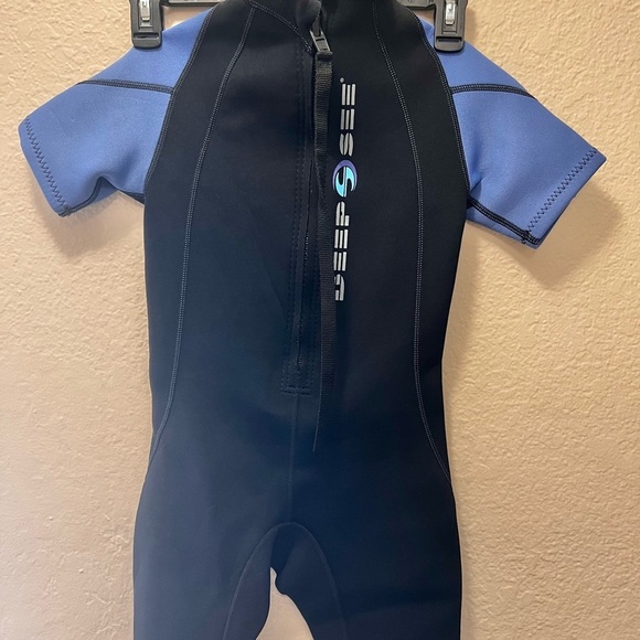 Deep sea scuba wet suit kids size medium - Picture 3 of 4